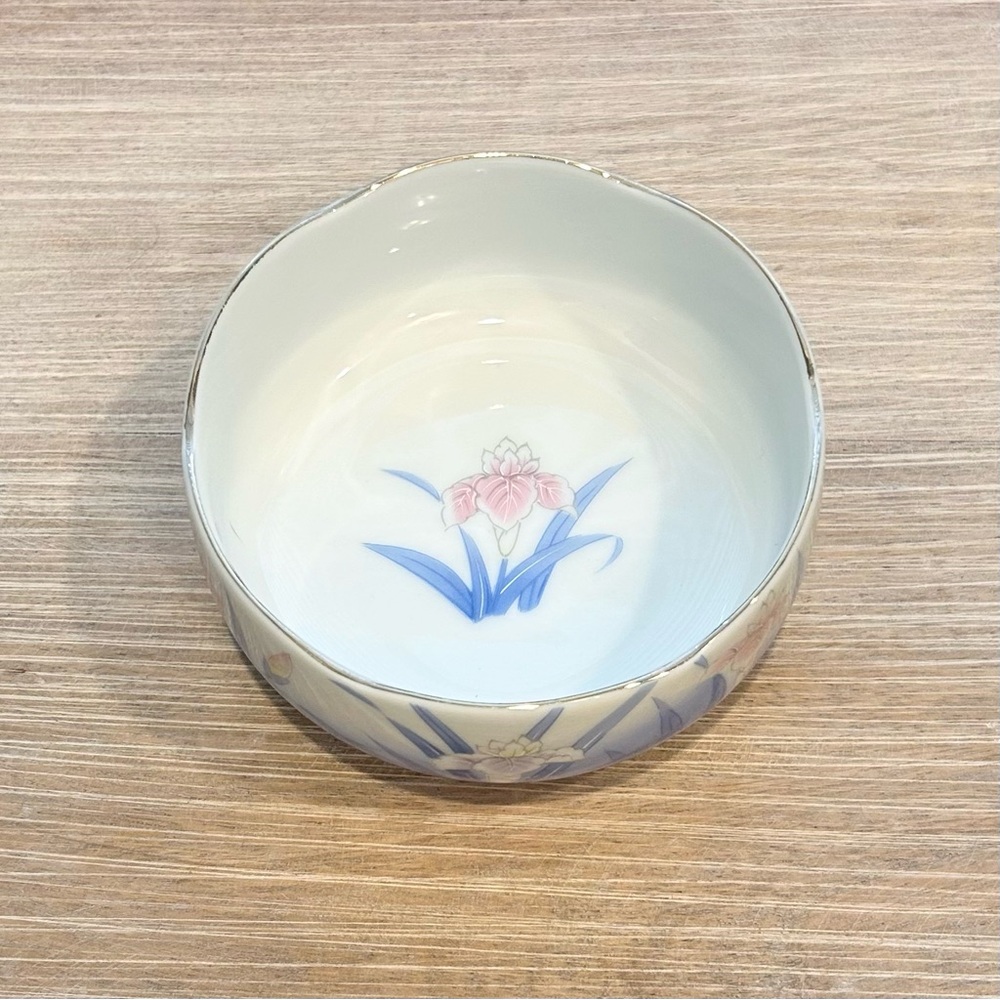 Vintage Japanese Scalloped Gold Edge 4.5” Bowl Multicolor Iris Pattern 2” Deep